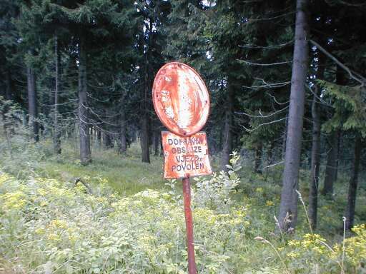 Opršelá dopravní značka Opršelá dopravní značka